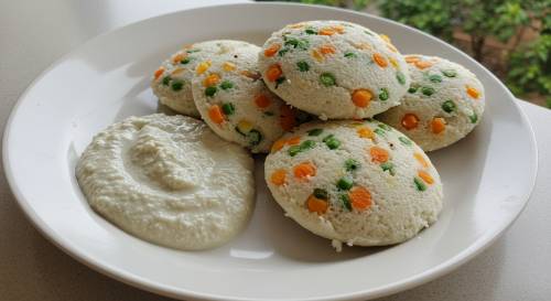 Veggie Idli with Coconut Chutney